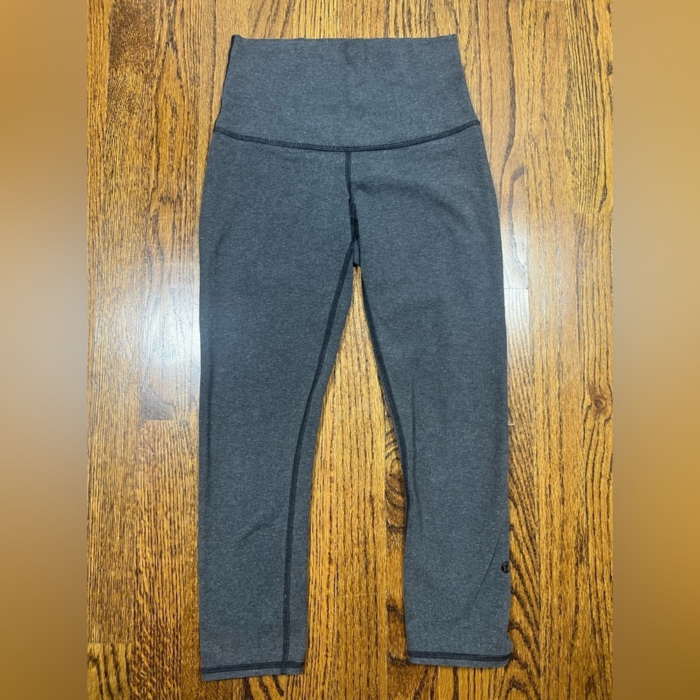 Lululemon Women’s 4 High Rise Tight Leggings Cropped Black Gym Run Train Run